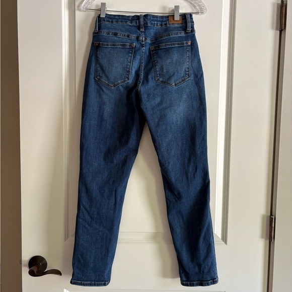 Judy Blue Boyfriend Fit Distressed Jeans - Picture 7 of 7